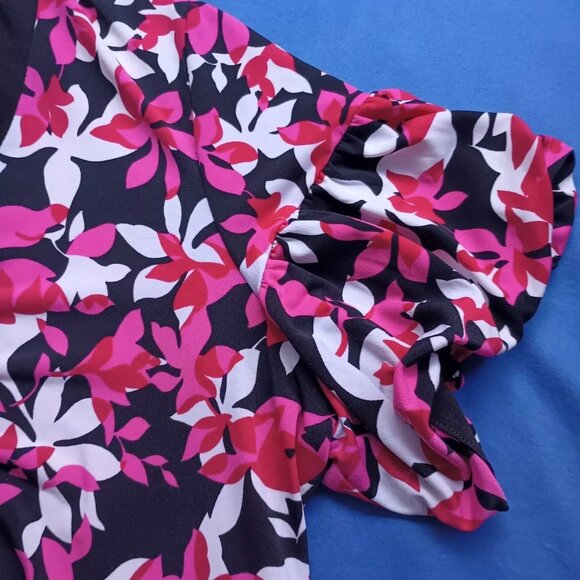 Bay Studio Plus 1x Pink & Black Floral Blouse V-Neck 20/22W - Picture 4 of 9